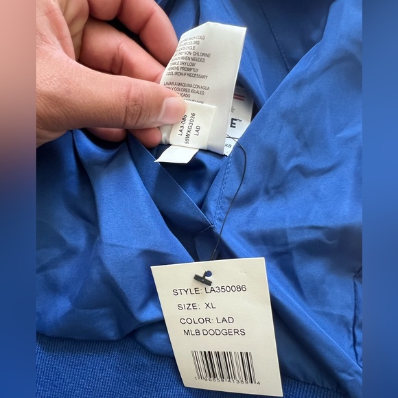 Los Angeles Dodgers Genuine Merchandise World Series Pride Fleece - Picture 5 of 7